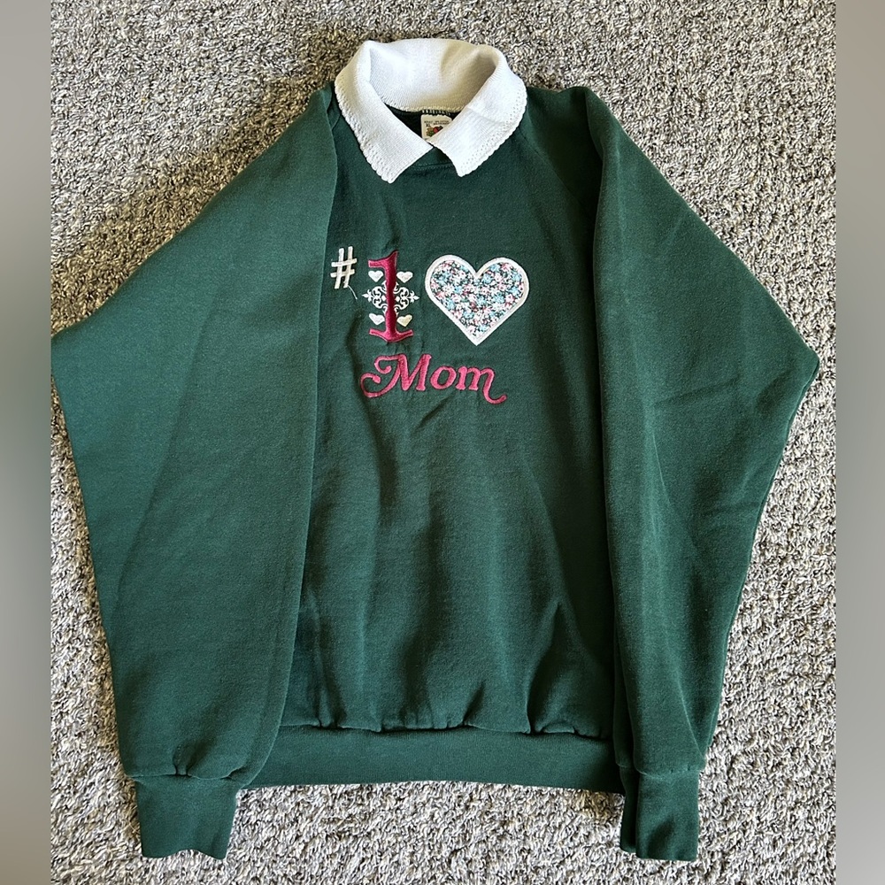 Fruit of the Loom Green Sweatshirt with White Collar/ Mom embroidered/ size L